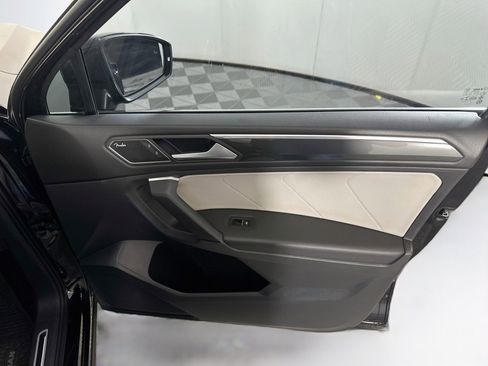 Used 2019 Volkswagen Tiguan SEL Premium AWD/4WD image 32