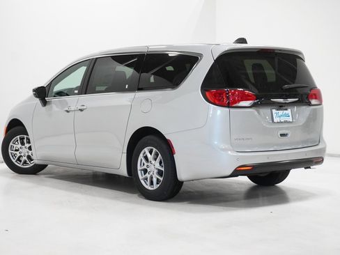 New 2026 Chrysler Voyager LX image 5