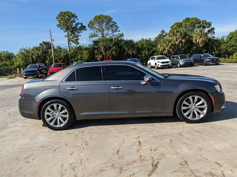 Used 2019 Chrysler 300 Limited image 10