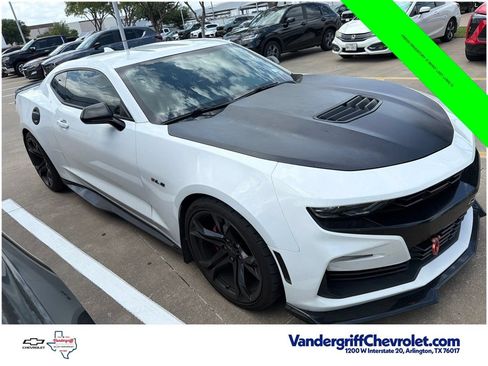 Used 2019 Chevrolet Camaro SS RWD image 2