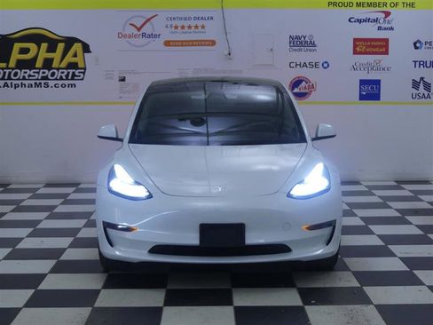 Used 2023 Tesla Model 3 Standard Range RWD image 2