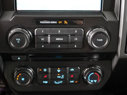 Used 2018 Ford F150 XLT w/ Equipment Group 302A Luxury AWD/4WD image 17
