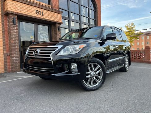 Used 2014 Lexus LX 570 4WD w/ Luxury Package image 2