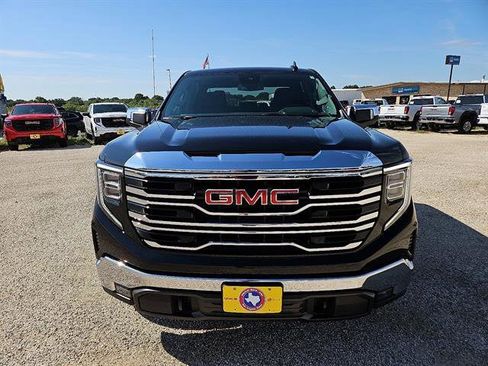 New 2026 GMC Sierra 1500 SLT image 8