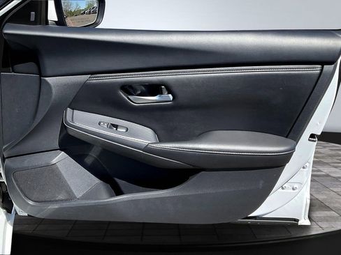 Used 2024 Nissan Sentra SV FWD image 28