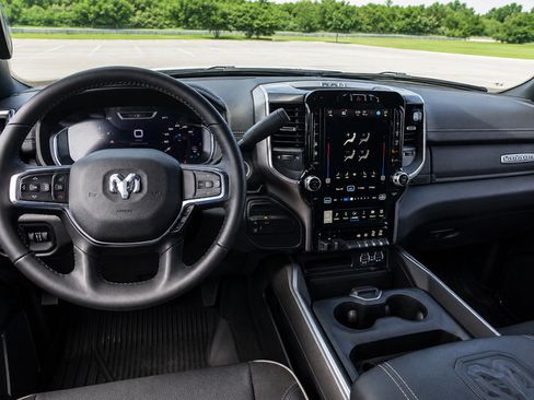 Used 2024 RAM 2500 Laramie w/ Sport Appearance Package AWD/4WD image 4