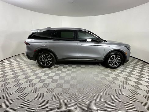 Used 2025 Lincoln Nautilus Premier image 5