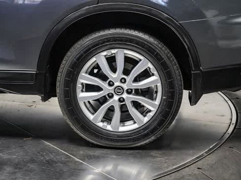 Used 2017 Nissan Rogue SV image 10