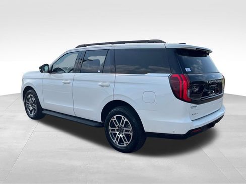 Used 2025 Ford Expedition Active AWD/4WD image 3