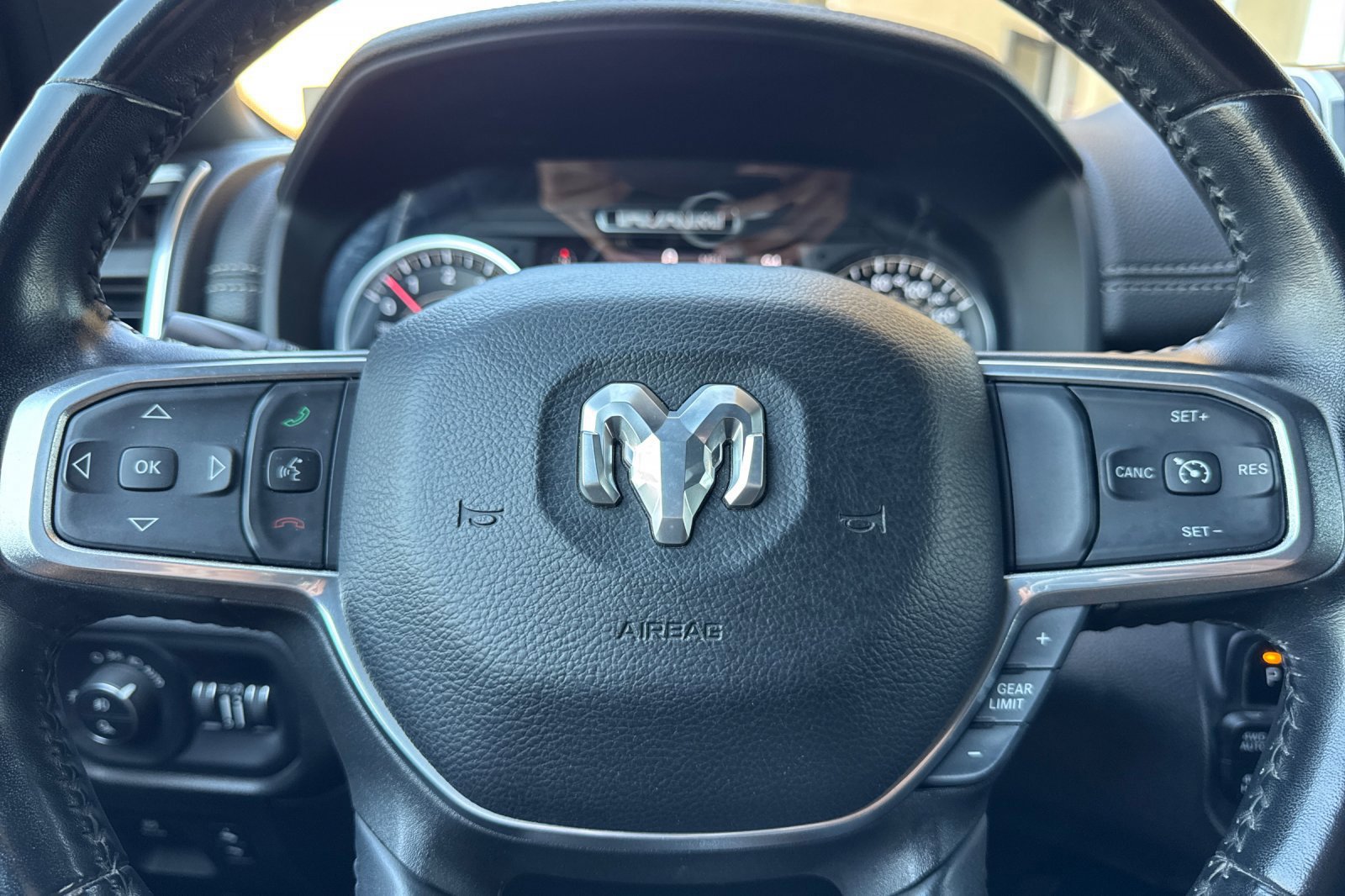 Used 2023 RAM 1500 Laramie AWD/4WD image 23