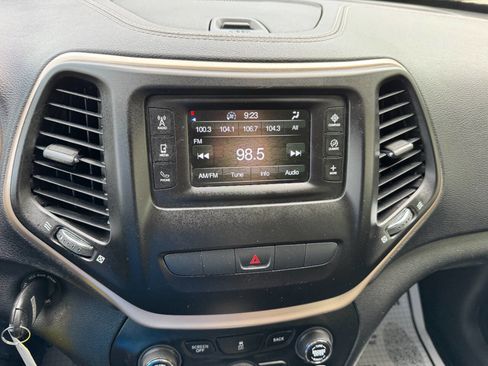 Used 2015 Jeep Cherokee Latitude w/ Cold Weather Group image 21