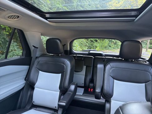 Used 2022 Ford Explorer XLT w/ Equipment Group 202A RWD image 39