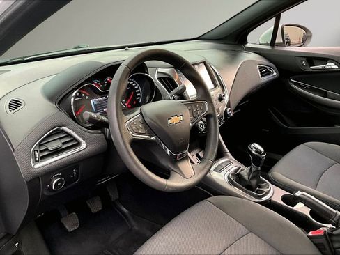 Used 2017 Chevrolet Cruze LT FWD image 16
