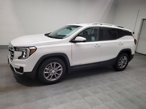 Used 2024 GMC Terrain SLT FWD image 2