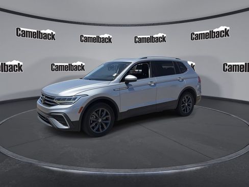 Used 2022 Volkswagen Tiguan SE FWD image 3