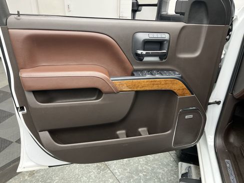 Used 2016 Chevrolet Silverado 2500 High Country w/ Duramax Plus Package image 8