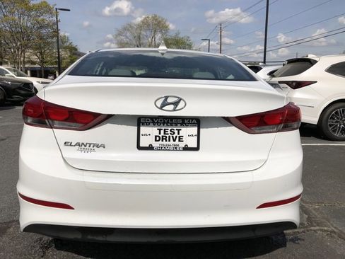 Used 2017 Hyundai Elantra SE image 4