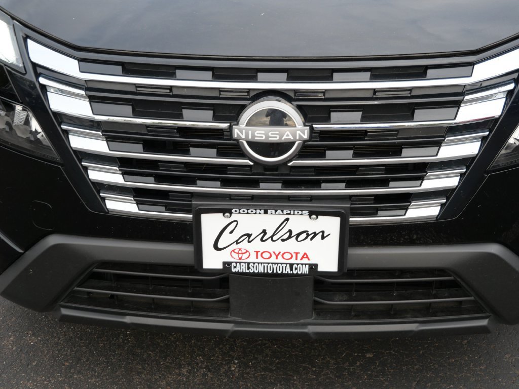 Used 2025 Nissan Rogue S AWD/4WD image 9