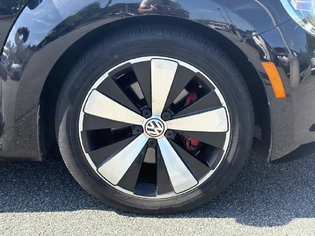 Used 2013 Volkswagen Beetle 2.0T FWD image 14