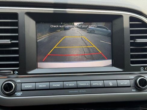Used 2017 Hyundai Elantra Limited FWD image 20