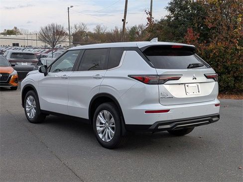 New 2025 Mitsubishi Outlander ES image 5