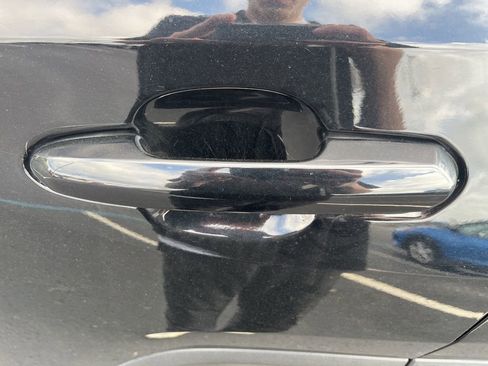 Used 2021 Toyota RAV4 XLE image 17