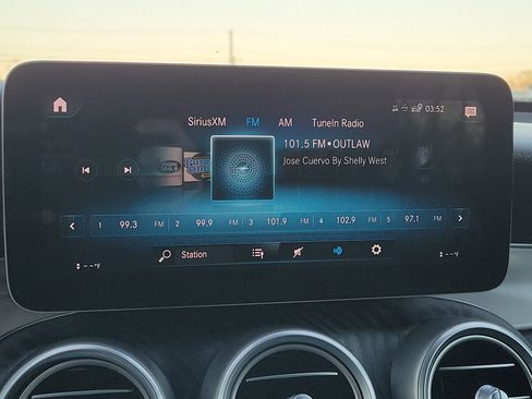 Used 2020 Mercedes-Benz GLC 300 4MATIC image 24