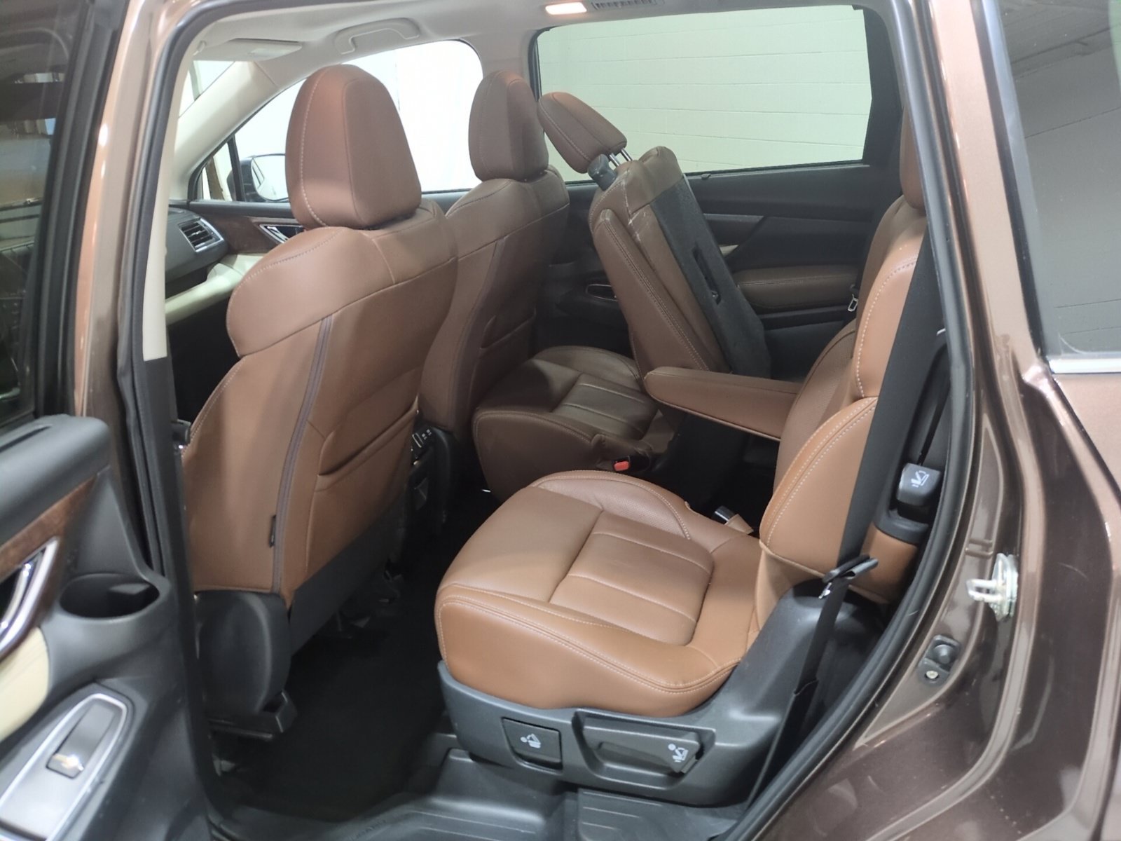 Used 2019 Subaru Ascent Touring w/ Popular Package #2 AWD/4WD image 16