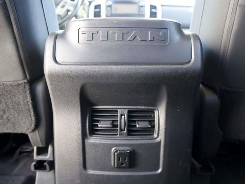 Used 2017 Nissan Titan SV image 29