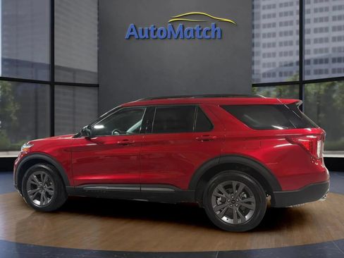 Used 2024 Ford Explorer XLT w/ Equipment Group 202A AWD/4WD image 8