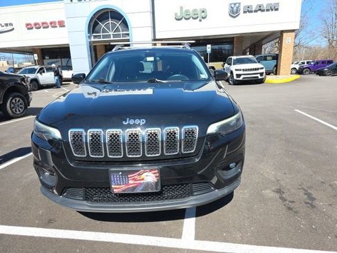 Used 2019 Jeep Cherokee Latitude Plus image 2