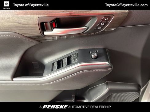 Used 2023 Toyota Highlander Platinum image 29