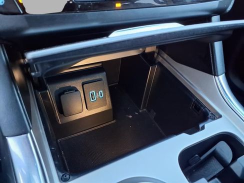 Used 2020 Ford Explorer XLT w/ Equipment Group 202A image 9