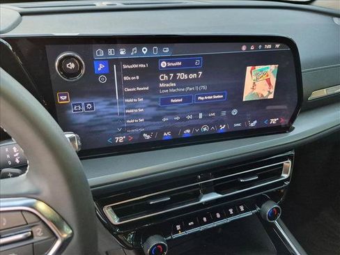 Used 2025 Chevrolet Traverse LT w/ Sun and Wheel Package FWD image 13