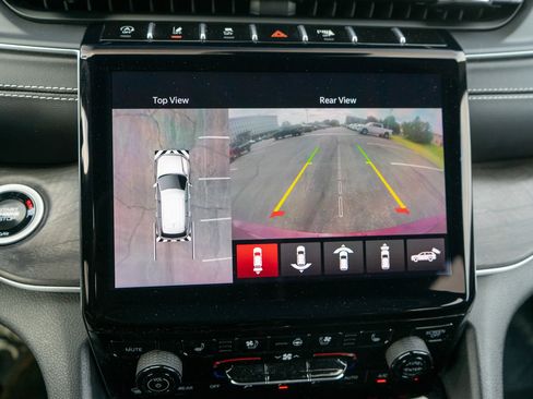 Used 2024 Jeep Grand Cherokee Limited w/ Luxury Tech Group II AWD/4WD image 20