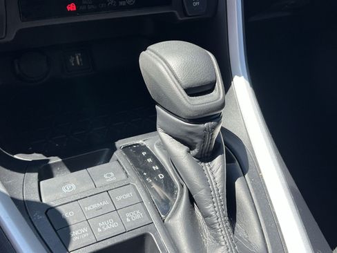 Used 2025 Toyota RAV4 LE AWD/4WD image 17