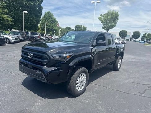 Used 2024 Toyota Tacoma SR5 AWD/4WD image 10