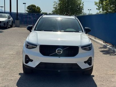 New 2025 Volvo XC40 B5 Plus w/ Protection Package Premier