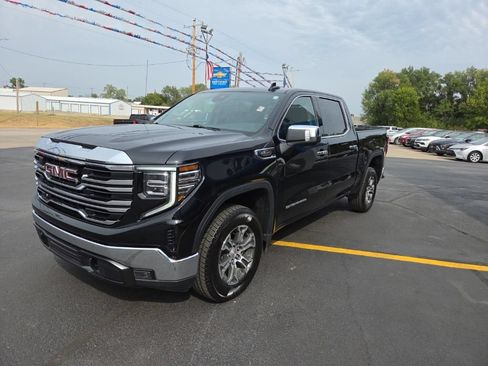 Used 2025 GMC Sierra 1500 SLT AWD/4WD image 3