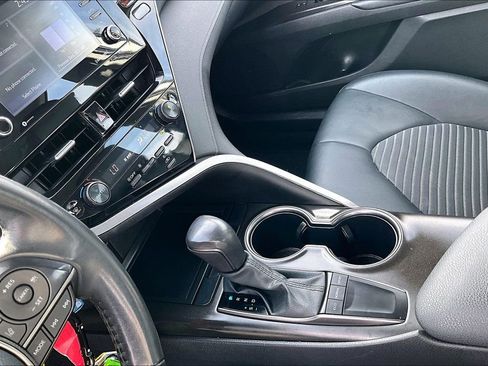 Used 2024 Toyota Camry SE image 18