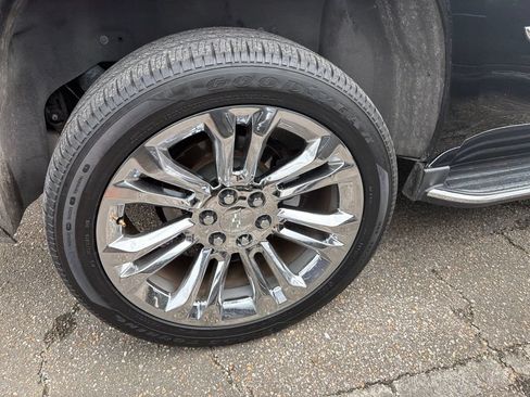 Used 2019 Cadillac Escalade Luxury w/ LPO, Radiant Package RWD image 11