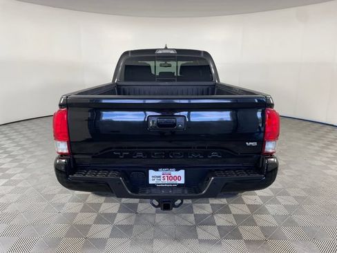Used 2017 Toyota Tacoma TRD Off-Road AWD/4WD image 22