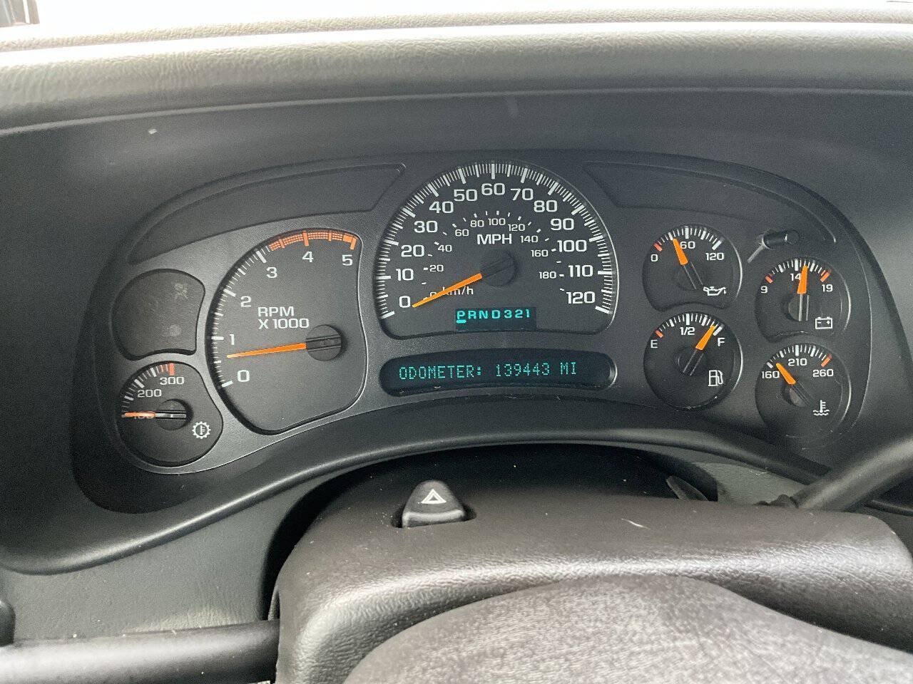 Used 2005 Chevrolet Silverado 2500 LS w/ Heavy-Duty Power Package AWD/4WD image 11