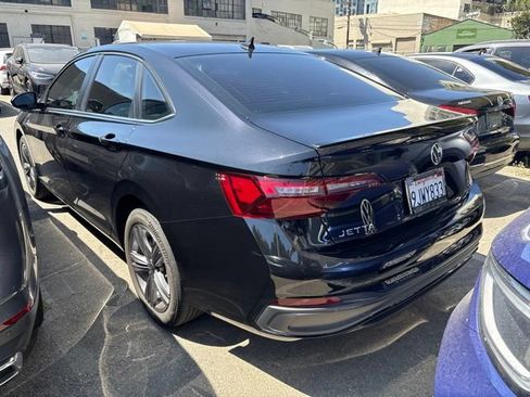 Used 2023 Volkswagen Jetta SE FWD image 5