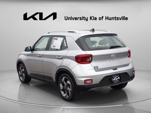 Used 2022 Hyundai Venue SEL w/ Cargo Package image 6