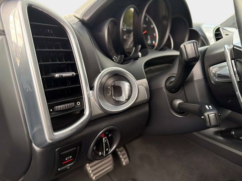 Used 2015 Porsche Cayenne Turbo AWD/4WD image 42