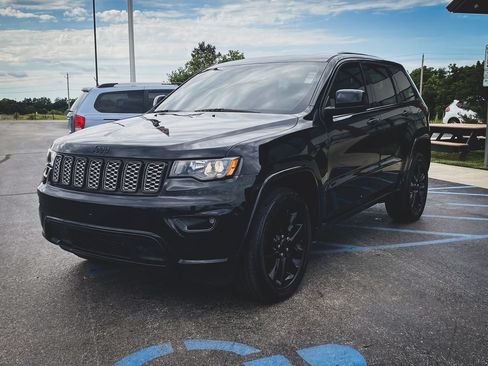 Used 2021 Jeep Grand Cherokee Laredo X AWD/4WD image 6