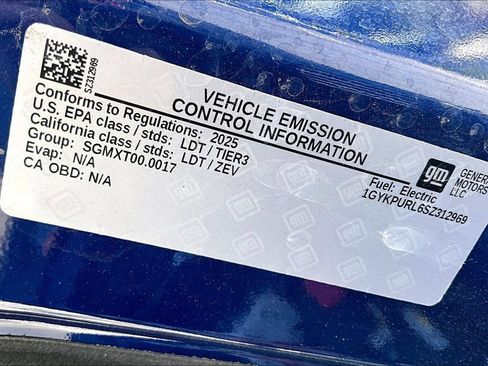 Used 2025 Cadillac Lyriq Sport AWD/4WD image 29