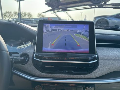 Used 2022 Jeep Compass Latitude w/ Sun and Sound Group image 28