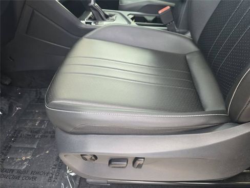Used 2024 Volkswagen Tiguan SE FWD image 14